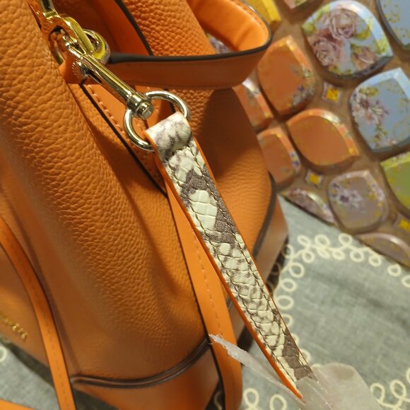 Micheal Kors Mercer Gallery Orange Medium Bucket Bad - Picture 7 of 8